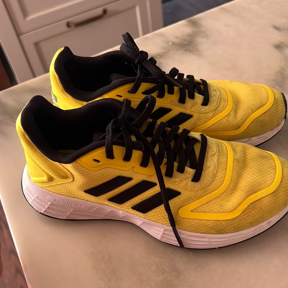 Adidas boys size 4